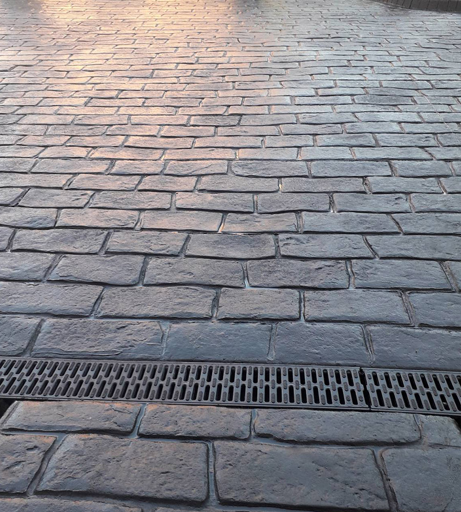 Votre expert en béton imprimé, béton décoratif, béton désactivé et création de terrasses en Seine-et-Marne (77) – Salino Béton Imprimé à Saint-Thibault-des-Vignes (77400)