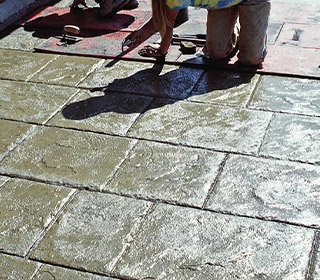 Pose de béton décoratif à Saint-Thibault-des-Vignes (77400) en Seine et Marne 77